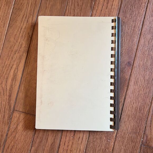 Vintage 1991 Volume 1 OJC Alumni Association Sharing Our Best Cookbook - Picture 5 of 5